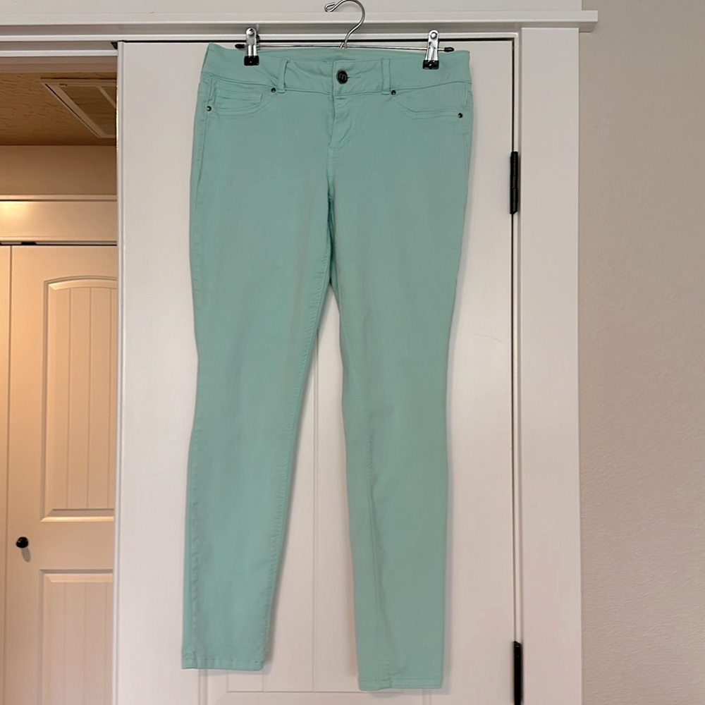 Maurice’s like new condition, turquoise color, denim jegging, super soft